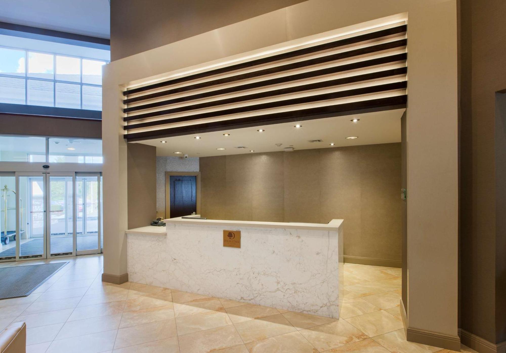 Doubletree By Hilton Nanuet Hotel Buitenkant foto